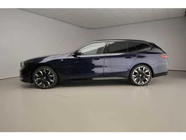 BMW 5 Serie Touring 550e xDrive 2025 Hybride Benzine 2