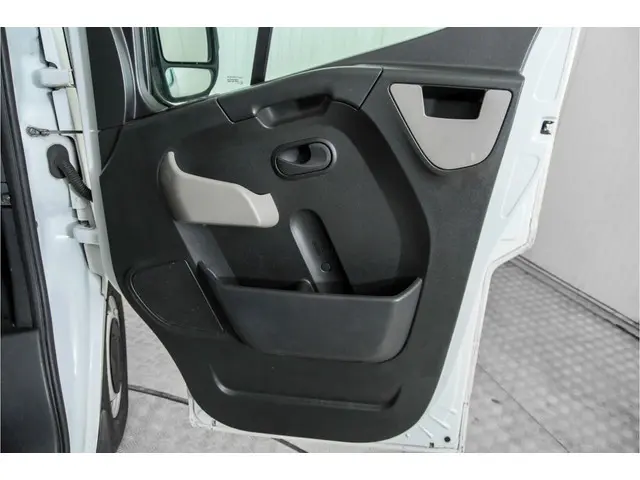 Renault Master T35 2.3 dCi L2H2 2018 Diesel 27