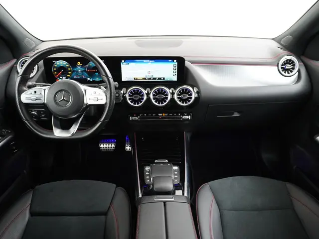 Mercedes-Benz EQA 300 4MATIC AMG Line 2023 Elektrisch 17