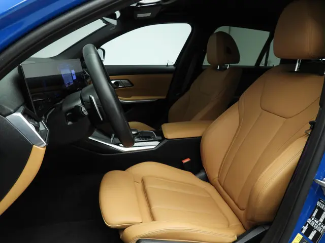 BMW 3 Serie Touring 330e 2024 Hybride Benzine 7