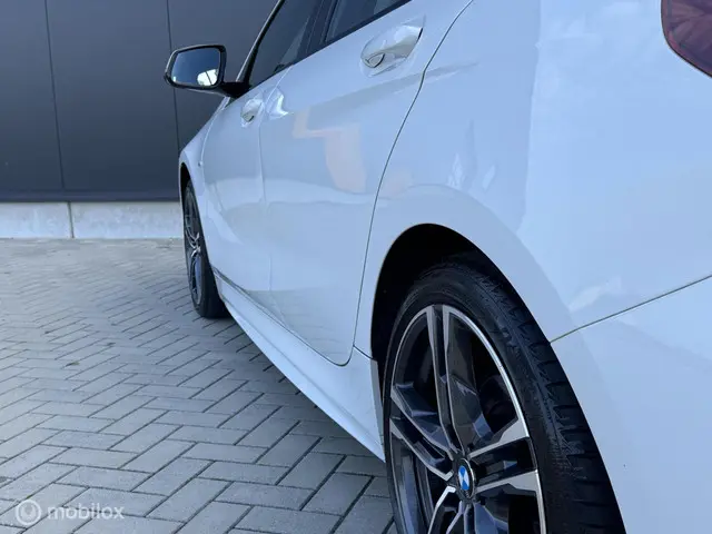 BMW 1 Serie 118i M sport High exce. 2021 Benzine 6