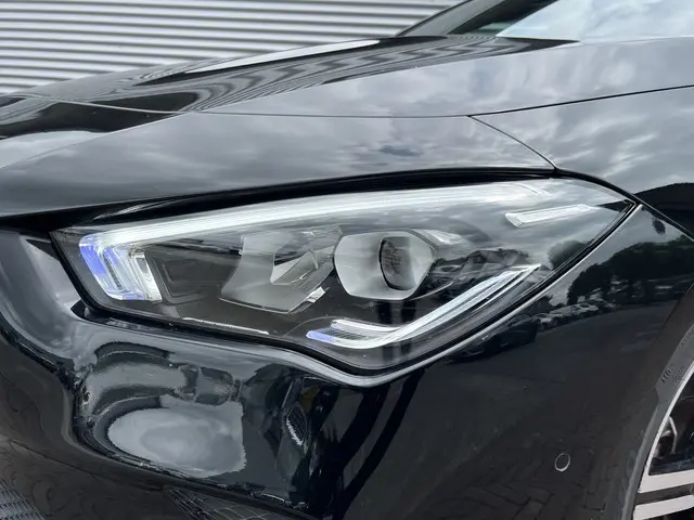 Mercedes-Benz CLA 180 Luxury Line 2023 Benzine 4