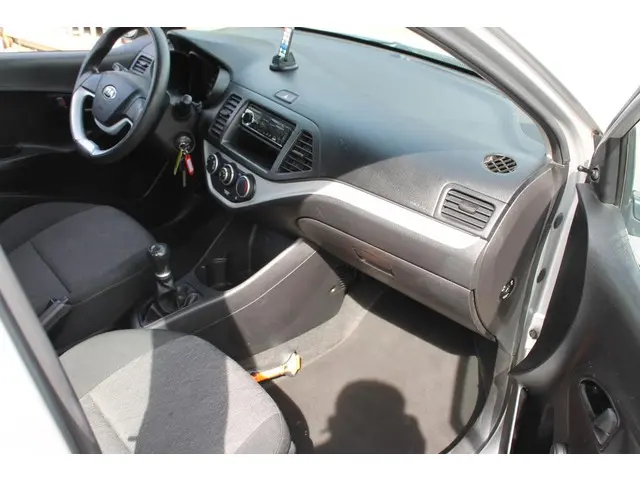 Kia Picanto 1.0 CVVT 2012 Benzine 9