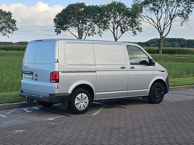 Volkswagen Transporter 2.0 TDI 2023 Diesel 3