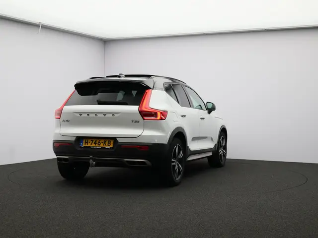 Volvo XC40 T3 Automaat R-Design 2020 Benzine 31