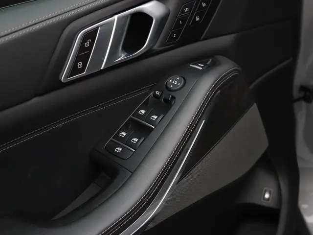 BMW X5 xDrive50e Launch Edition 2024 Hybride Benzine 26