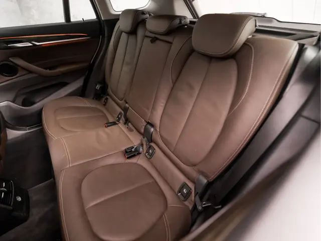 BMW X1 sDrive20i High Executive 2016 Benzine 17