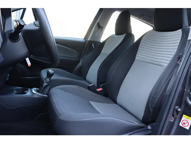 Toyota Yaris 1.0 VVT-i Aspiration, Trekhaak 2017 Benzine 32