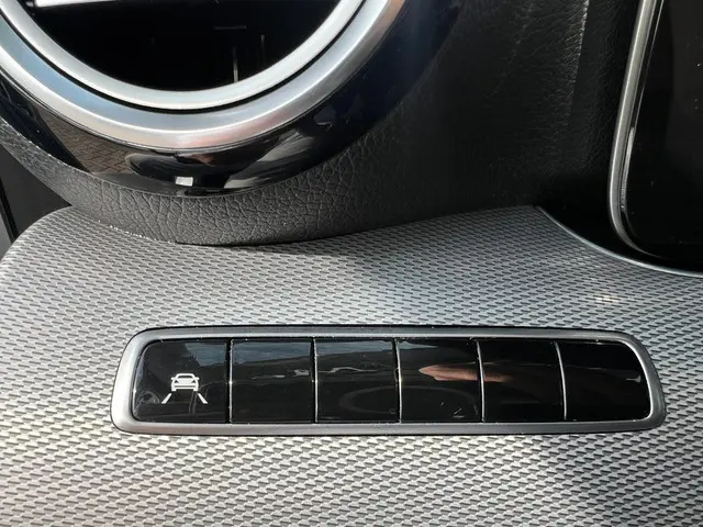 Mercedes-Benz E-Klasse Estate 200 2017 Benzine 24