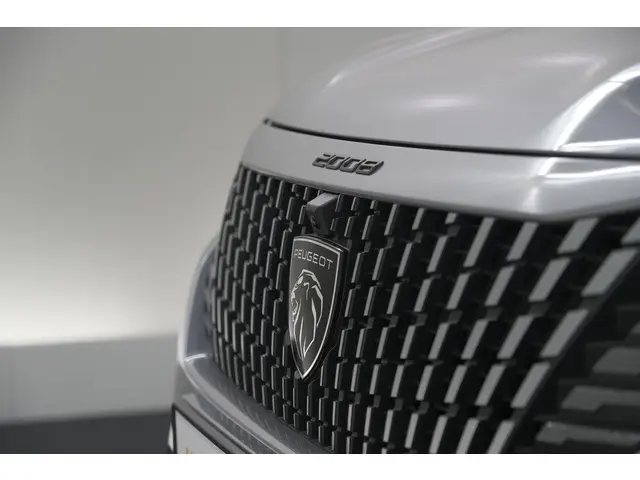Peugeot 2008 1.2 Hybrid 145 Allure 2025 Hybride Benzine 17