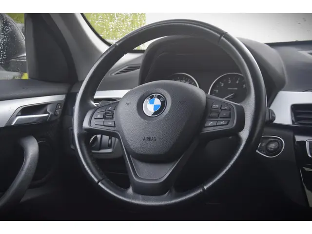 BMW X1 SDrive18i Executive 2018 Benzine 11