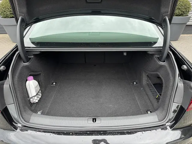 Audi A4 Limousine 35 TFSI S-Line 2021 Benzine 26