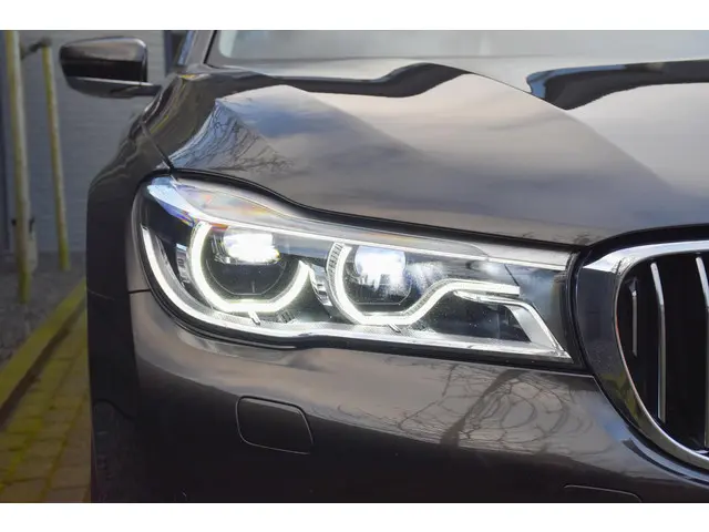 BMW 7 Serie 740Li High Executive 2015 Benzine 15