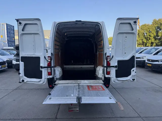 Renault Master T35 2.3 dCi L2H2 2019 Diesel 13