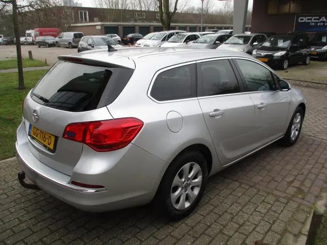 Opel Astra Sports Tourer 1.4 Turbo Blitz 2015 Benzine 4