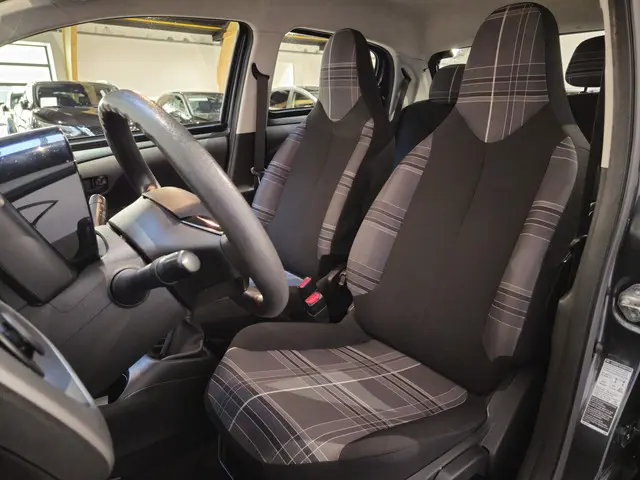 Peugeot 108 1.0 e-VTi Active 2018 Benzine 13