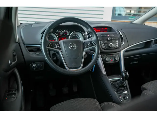 Opel Zafira Tourer 1.4 Berlin 2013 Benzine 4
