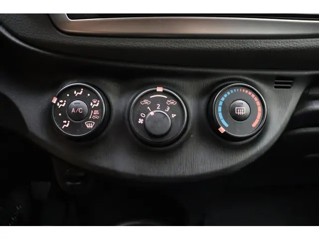 Toyota Yaris 1.0 VVT-i Now 2014 Benzine 18