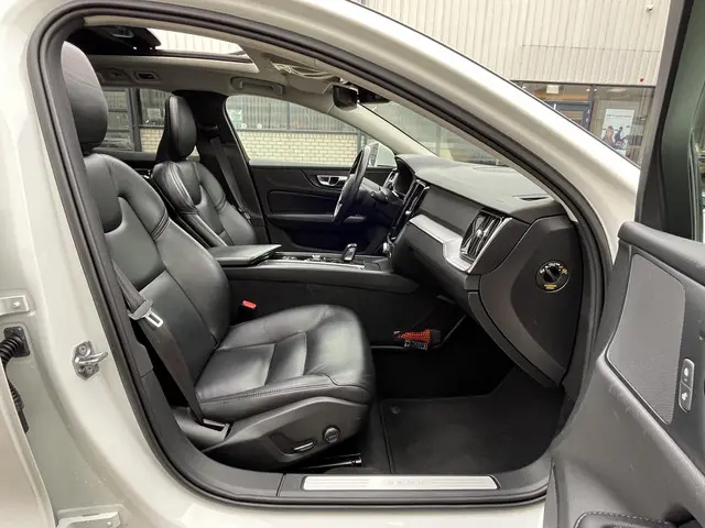 Volvo V60 2.0 B3 Business Pro 2020 Benzine 39