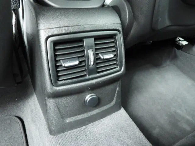 BMW X1 sDrive20i Executive 2017 Benzine 19