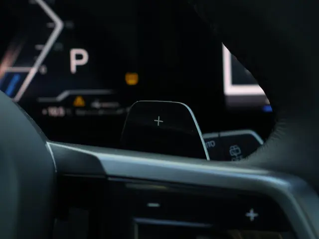 BMW 5 Serie Touring 530e 2024 Hybride Benzine 28