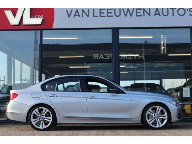 BMW 3 Serie 335i High Executive 2012 Benzine 8