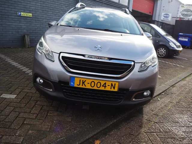 Peugeot 2008 1.2 PureTech Blue Lion 2016 Benzine 2