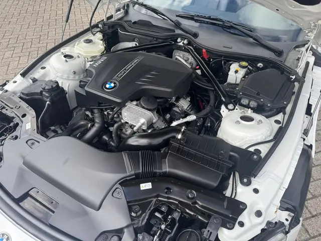 BMW Z4 Roadster sDrive20i Executive 2012 Benzine 32