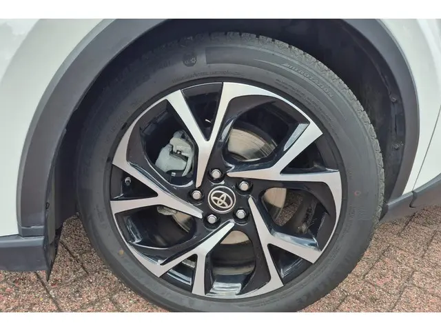 Toyota C-HR 1.8 Hybrid Dynamic 2021 Hybride Benzine 2