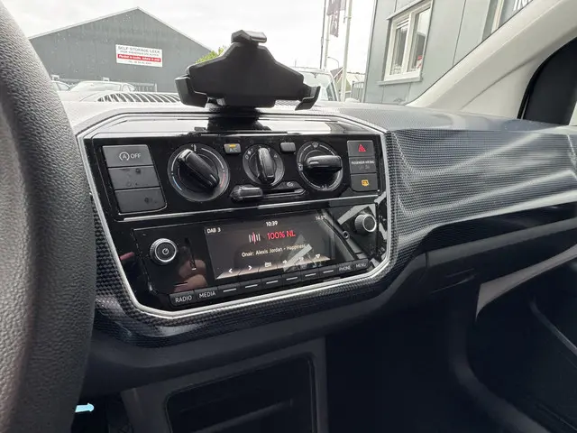 Volkswagen up! 1.0 MPI 60pk BMT move up! 2019 Benzine 10