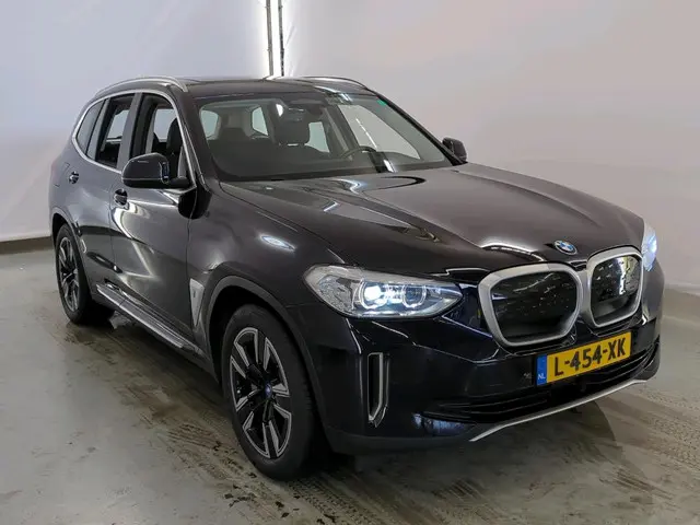 BMW iX3 3