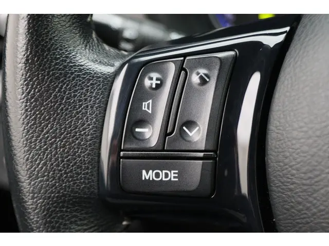 Toyota Yaris 1.5 Hybrid Executive 2018 Hybride Benzine 32