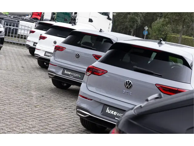 Volkswagen Golf Variant 1.5 eTSI R-Line 2021 Benzine 84