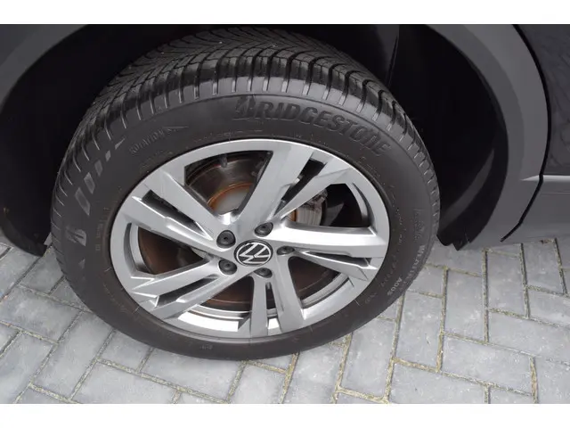 Volkswagen T-Roc 1.0 TSI Life 75 Edition 2022 Benzine 16