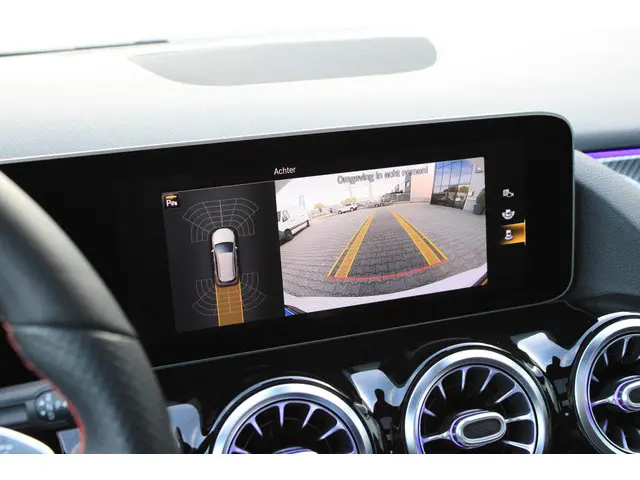 Mercedes-Benz B-Klasse 180 AMG 2019 Benzine 20