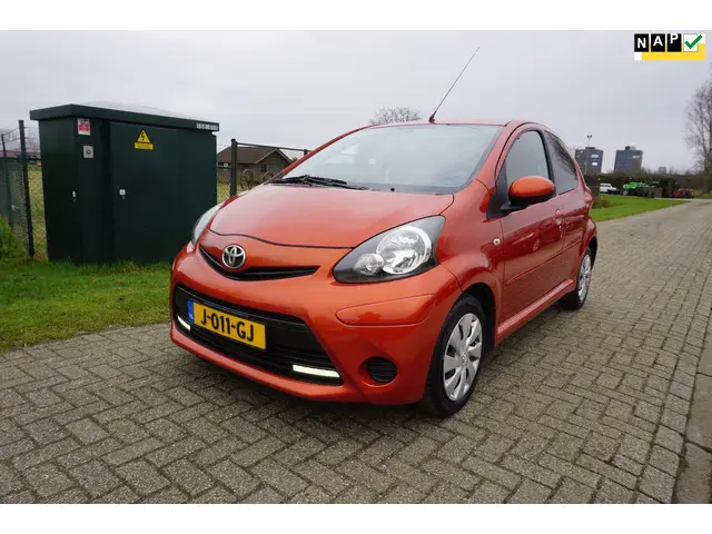 Toyota Aygo 1.0 VVT-i Dynamic Orange LED 2012 Benzine