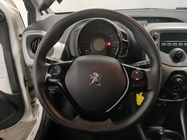 Peugeot 108 1.0 e-VTi Active Schadeauto!! 2016 Benzine 12