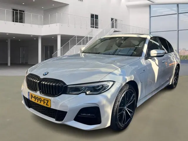 BMW 3 Serie 320e M-Sport 2022 Hybride Benzine 2