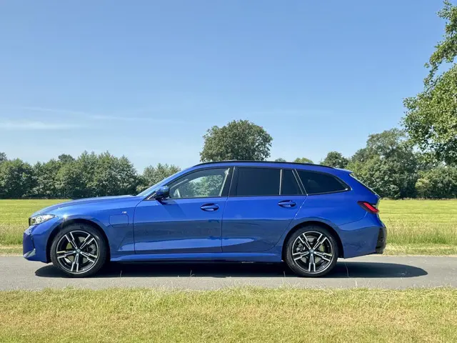 BMW 3 Serie Touring 330e xDrive 2024 Hybride Benzine 27