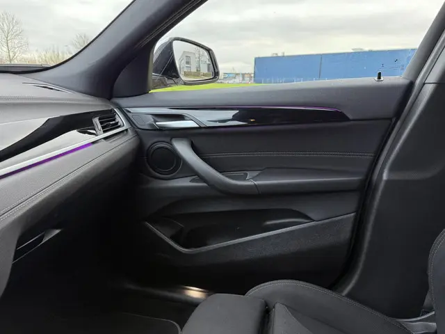 BMW X2 SDrive18i Executive 2022 Benzine 12