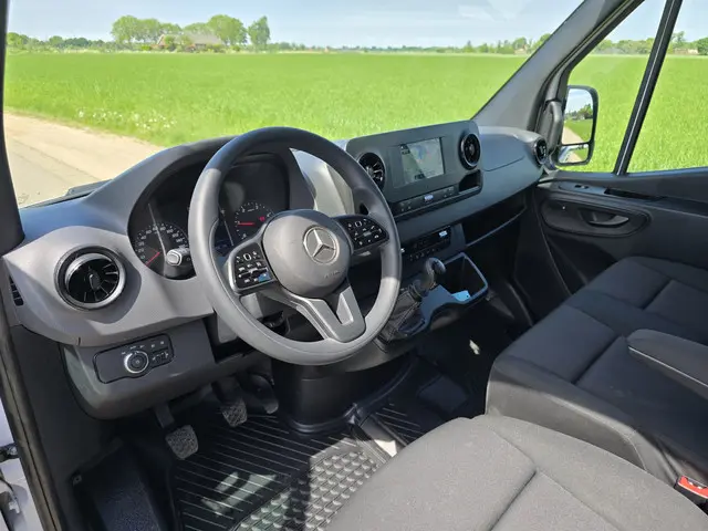 Mercedes-Benz Sprinter 315 1.9 CDI L3 H2 RWD 2023 Diesel 23