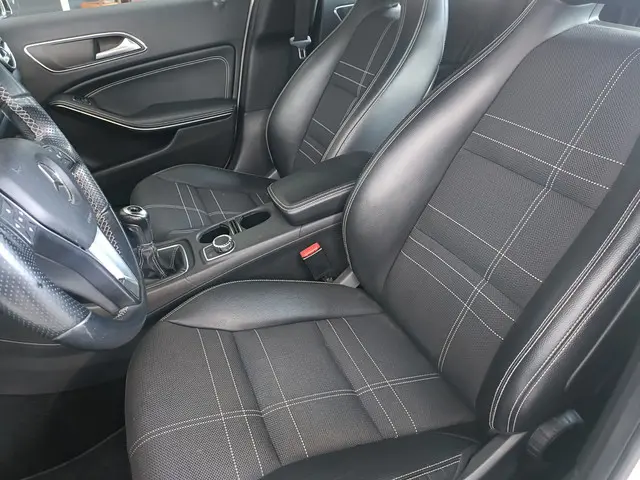 Mercedes-Benz A-Klasse 200 Ambition 2012 Benzine 19