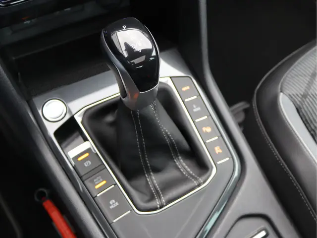 Volkswagen Tiguan Hybrid R-Line 2023 Hybride Benzine 33