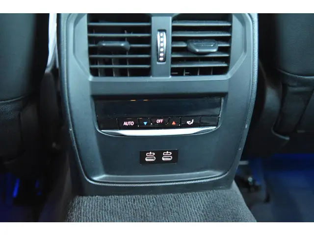 BMW 3 Serie Touring 320i Business Edition 2022 Benzine 32