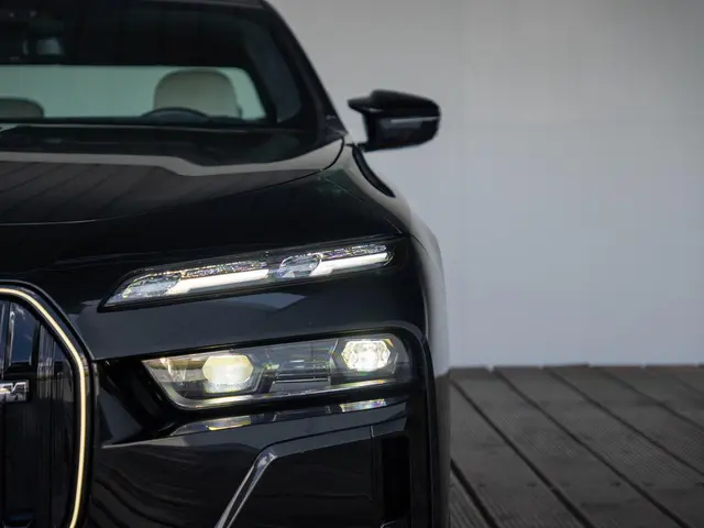BMW 7 Serie Sedan M760e xDrive 2023 Hybride Benzine 18