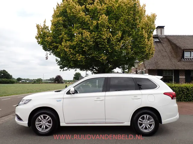 Mitsubishi Outlander 2.4 PHEV Pure 2020 Hybride Benzine 6