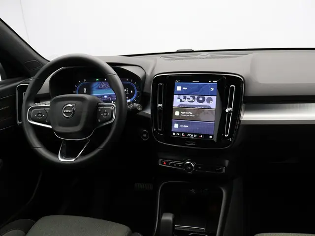 Volvo XC40 2.0 B4 Plus Dark 2024 Benzine 3