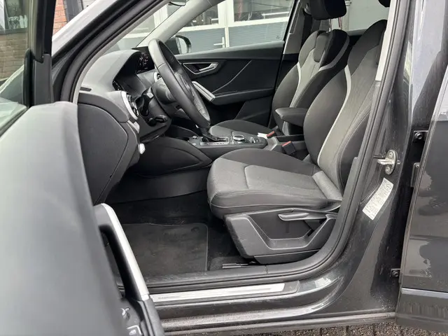 Audi Q2 35 TFSI Edition one 2022 Benzine 12