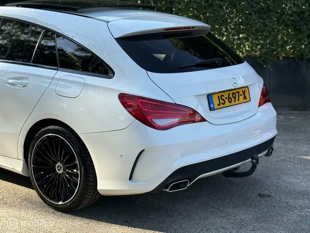 Mercedes-Benz CLA Shooting Brake 180 2015 Benzine 10
