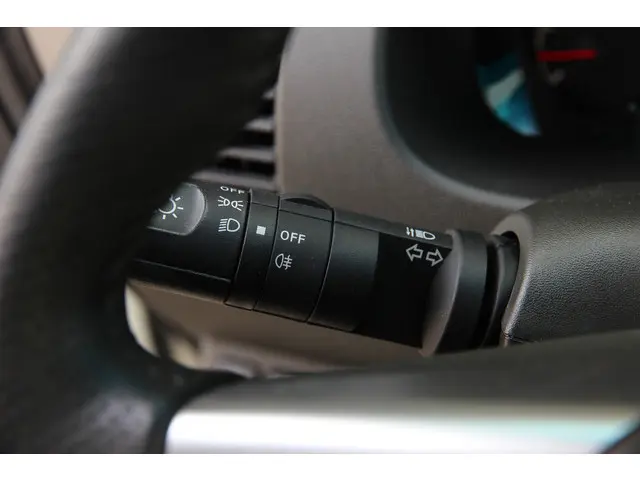 Nissan Navara 2.5 dCi XE King Cab 2012 Diesel 28